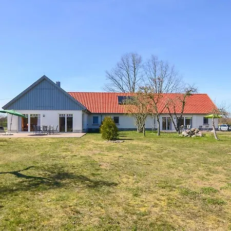 Three-bedroom Holiday In Feriehus *