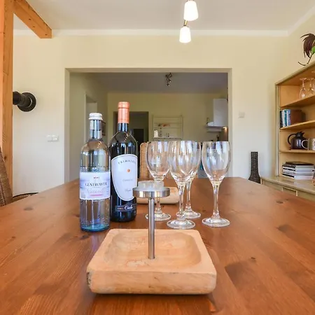 Three-bedroom Holiday In * Settin