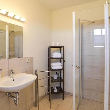 Three-bedroom Holiday In * Settin