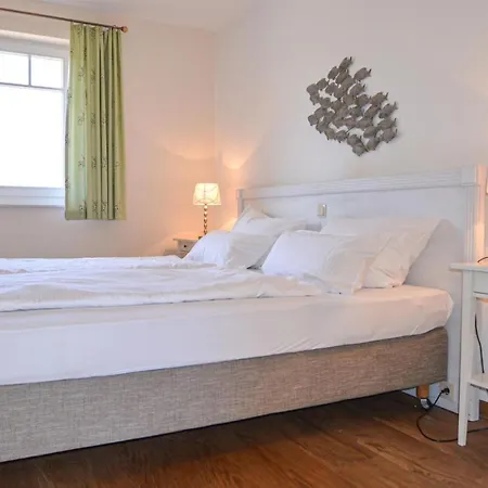 Feriehus Three-bedroom Holiday In Settin